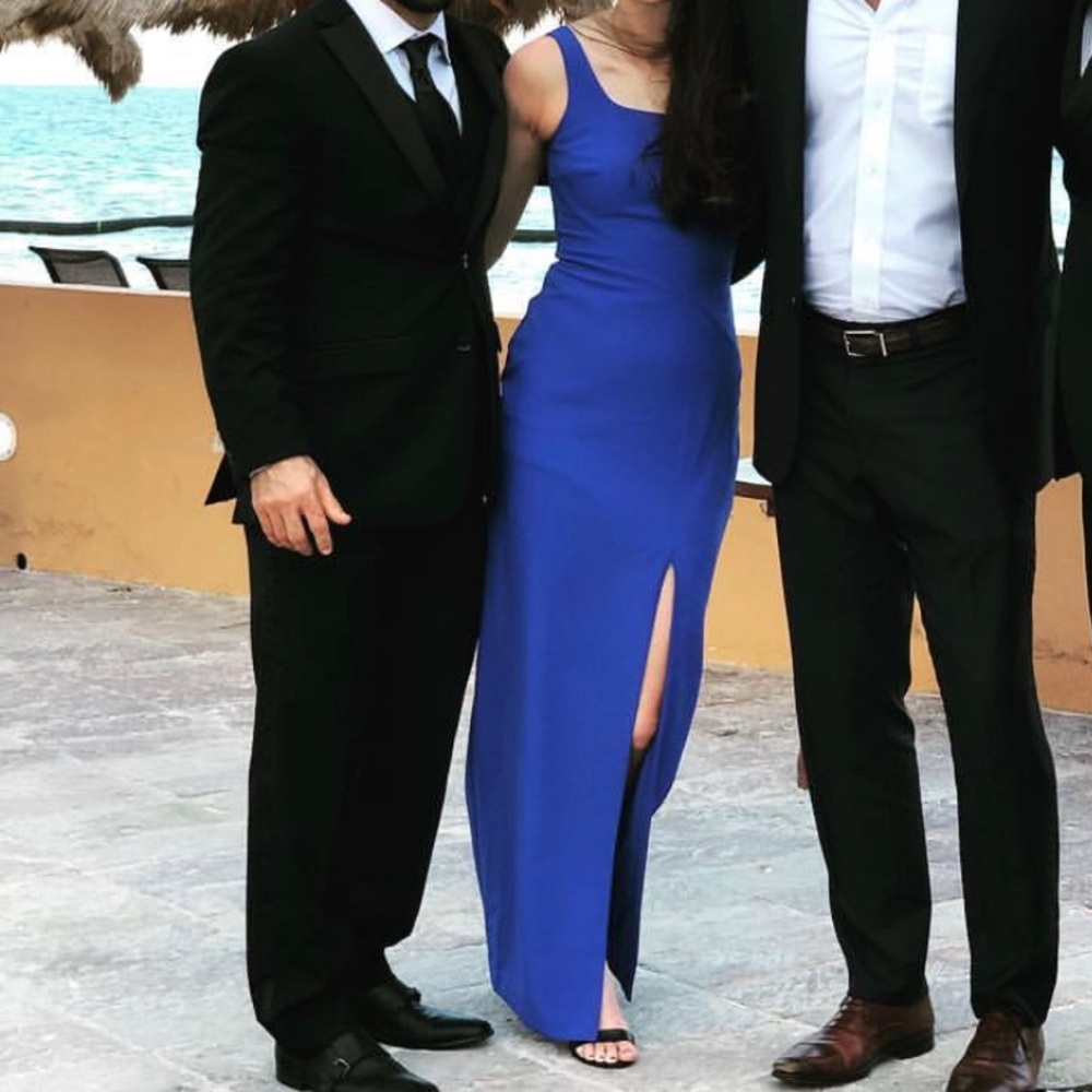 One shoulder Vince Camuto long gown. Size 0, Royal Blue